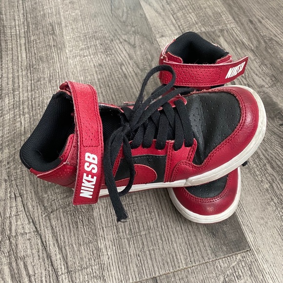 Nike Sneakers - Picture 3 of 3